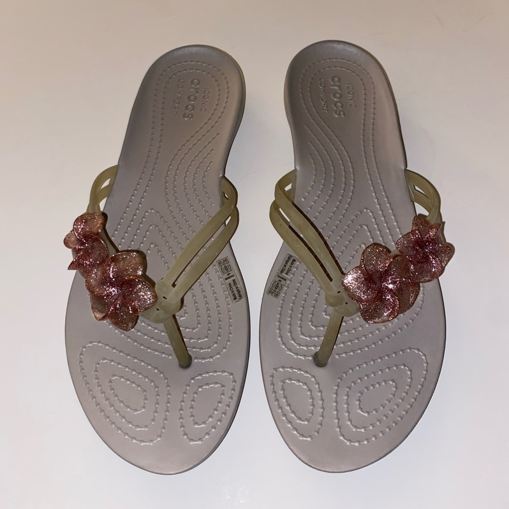 Crocs Isabella thong flip flop sandals. Gray and pink sparkly flowers. Size 8